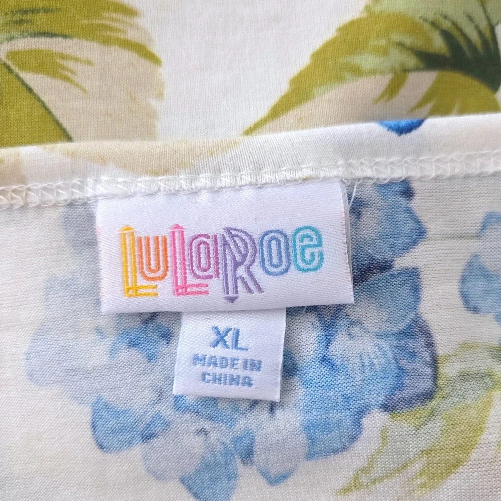 LuLaRoe Womens XL Blue Hydrangea Floral Scoop Neck Short Sleeve Knit Top White